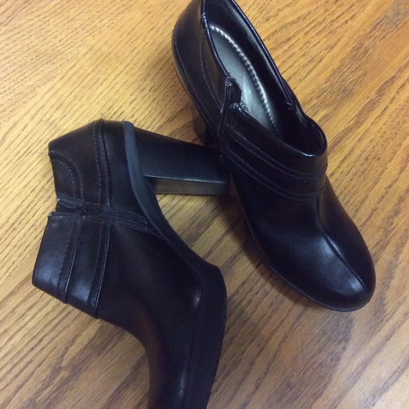 Liz Claiborne flex bootie - Picture 1 of 3